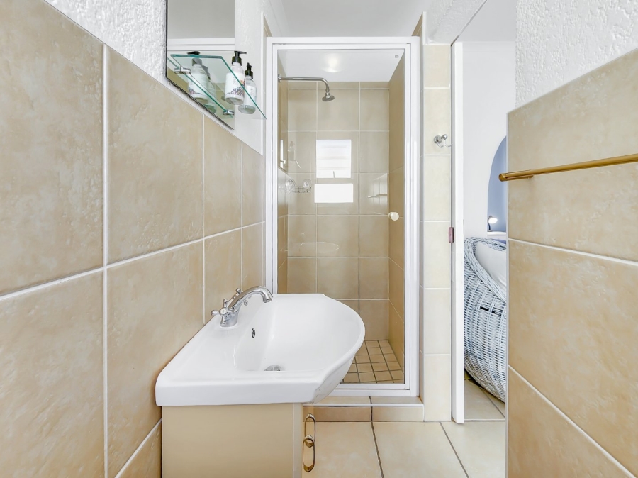 To Let 1 Bedroom Property for Rent in Bloubergrant Western Cape